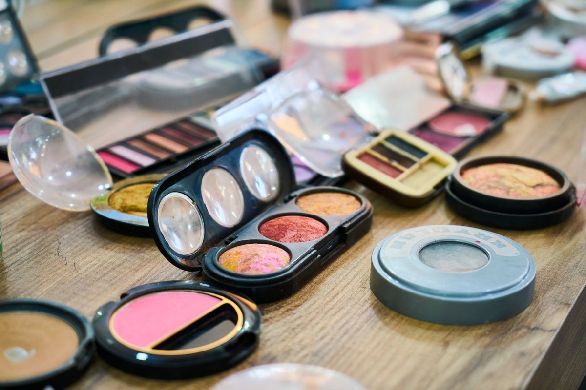Beauty & Cosmetics cargo illustration